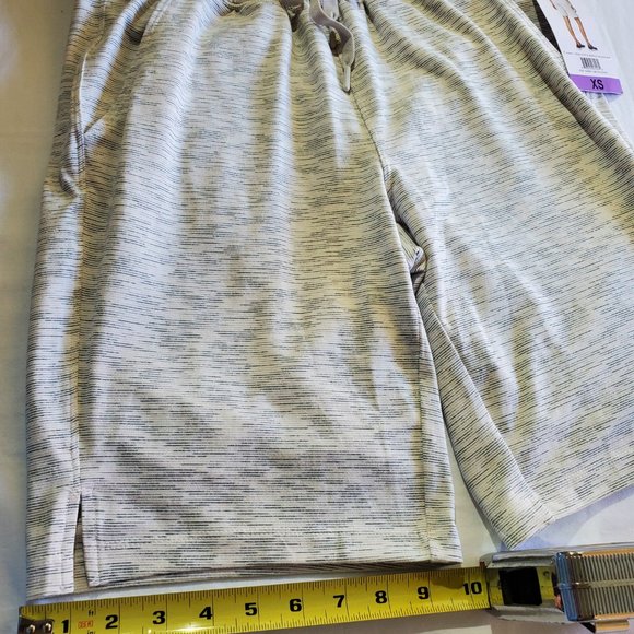 MONDETTA Ladies Active Bermuda Light Grey Short, Size XS - Picture 12 of 14